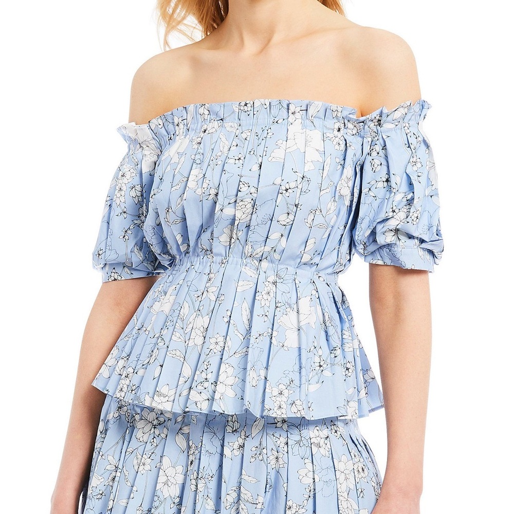 NEW Antonio Melani Off/on Shoulder Floral Top